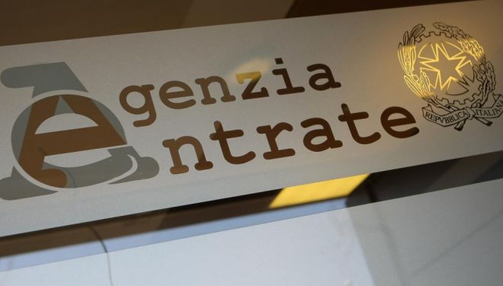 Insegna agenzia delle entrate