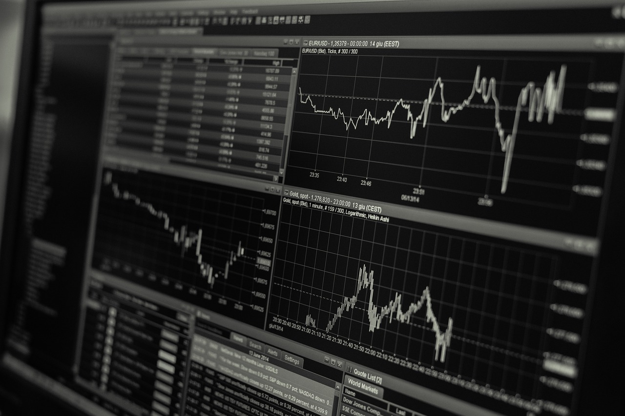 Schermo con grafico di borsa