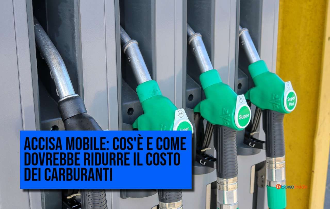 le pompe di benzina di un distributore di carburante