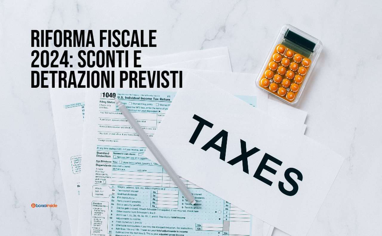 alcuni documenti per pagare le tasse, una calcolatrice e la scritta "Taxes"