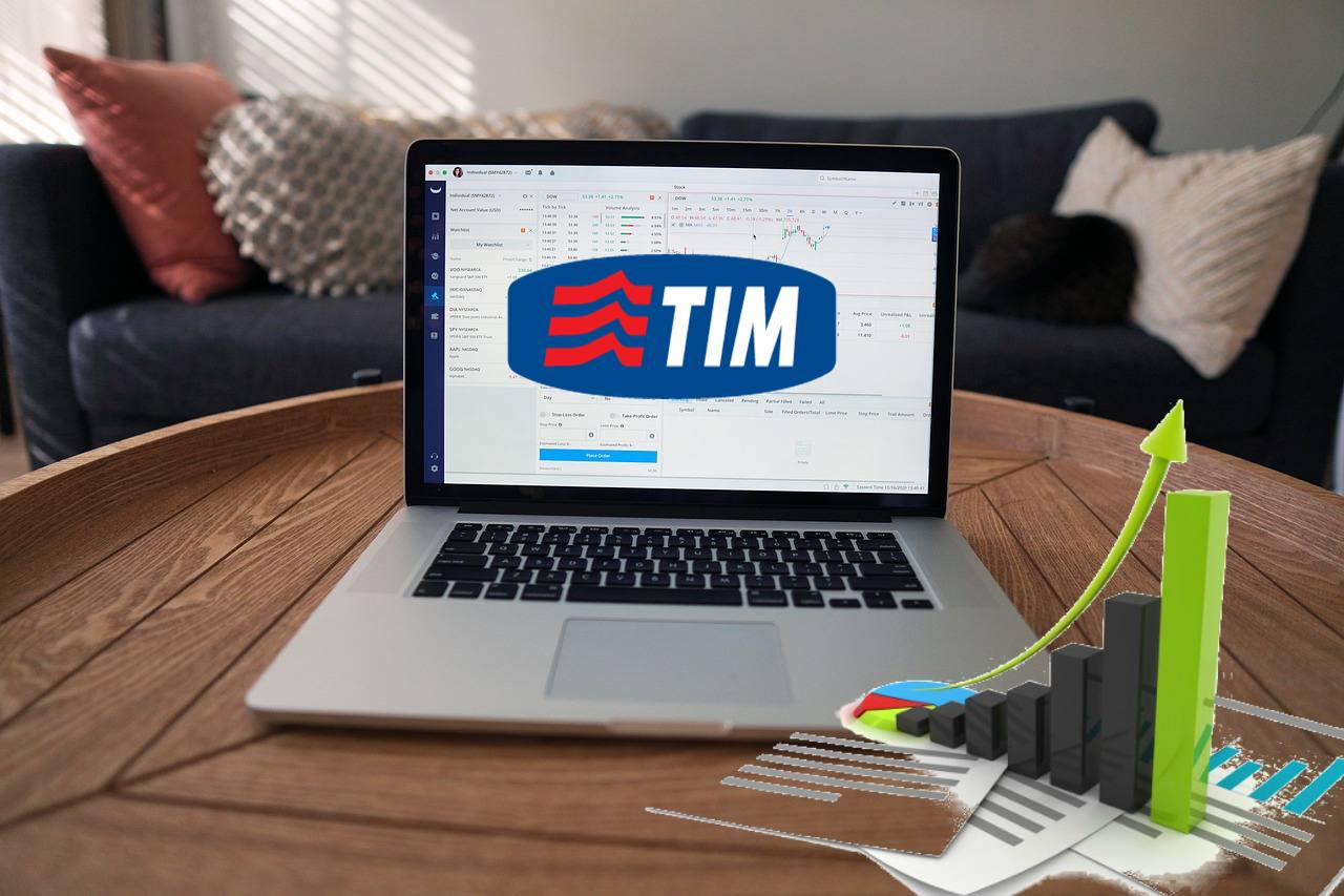 logo di Telecom Italia su laptop e grafico rialzista