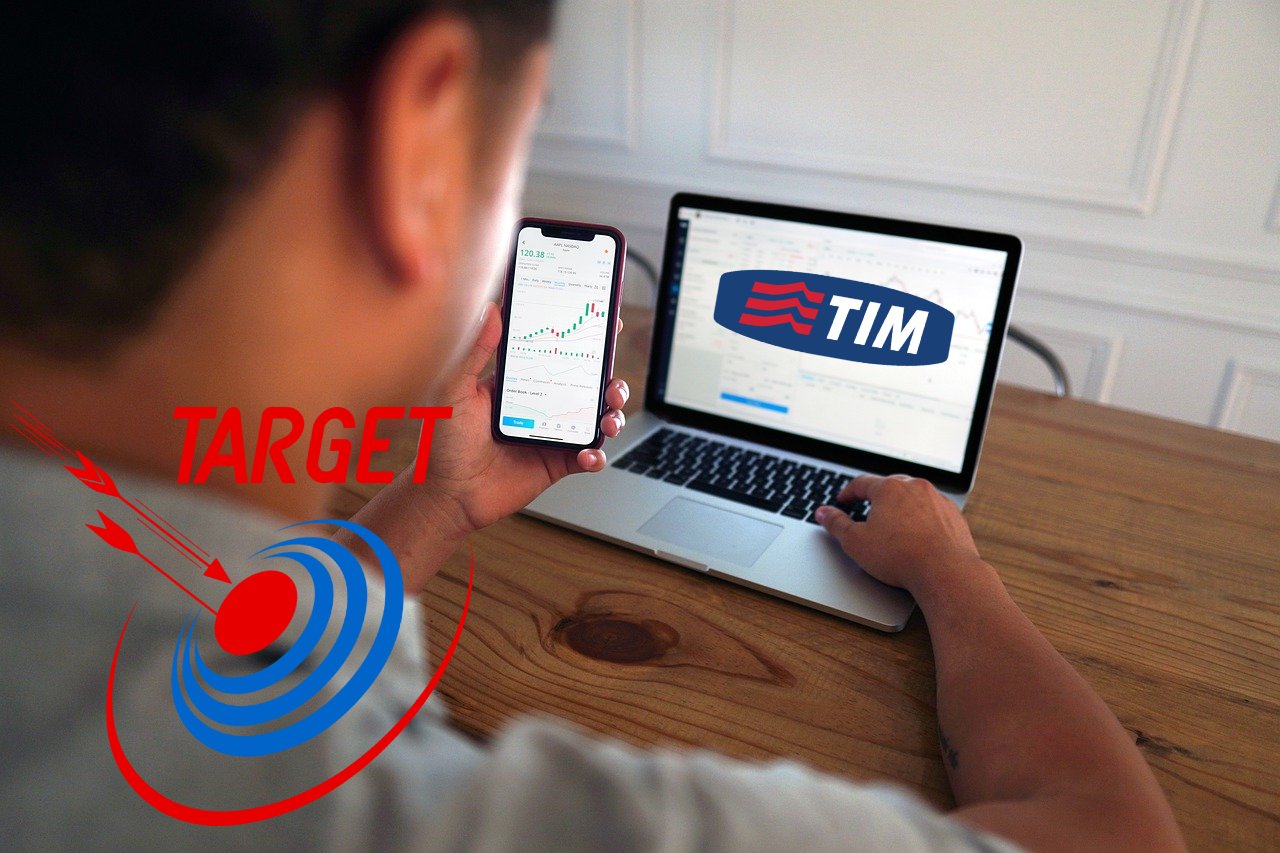Investitore con laptop con logo di TIM