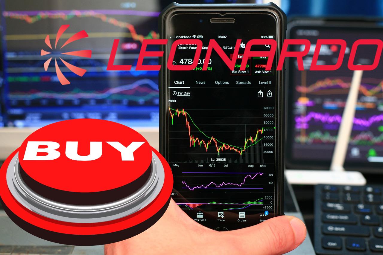 mobile trading e logo di Leonardo con tasto "buy"