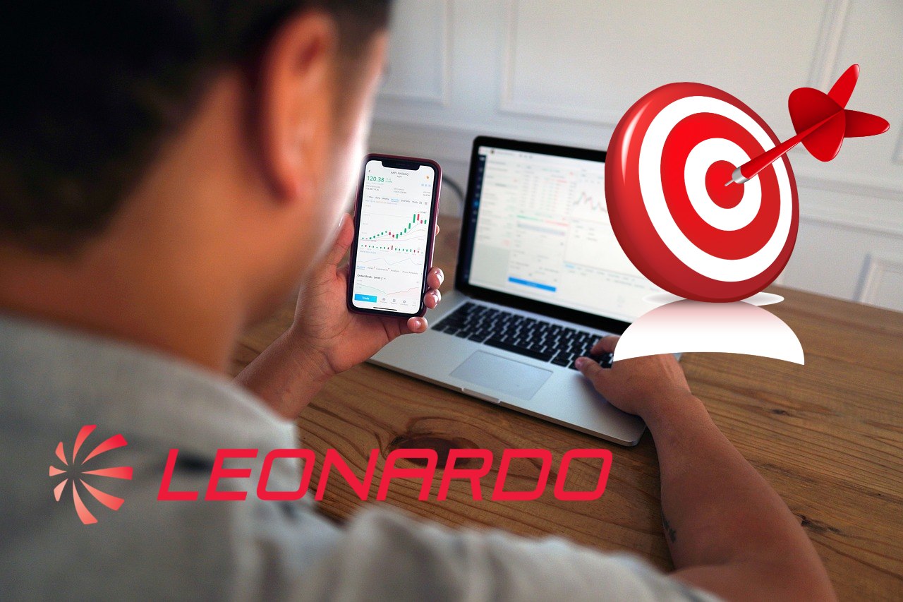 trader in azione e logo di Leonardo