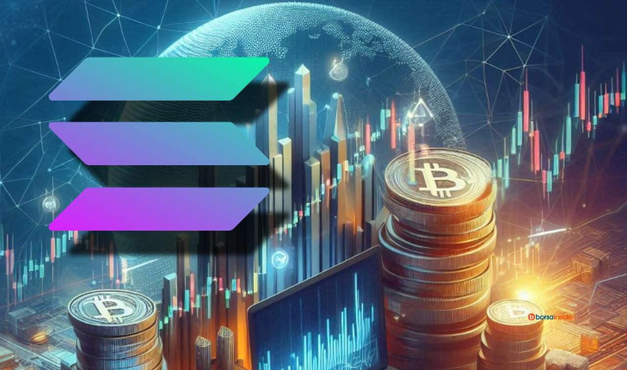 Il simbolo di SOL in alto a sinistra e dei grafici a candele sullo sfondo insieme a delle monete di Bitcoin