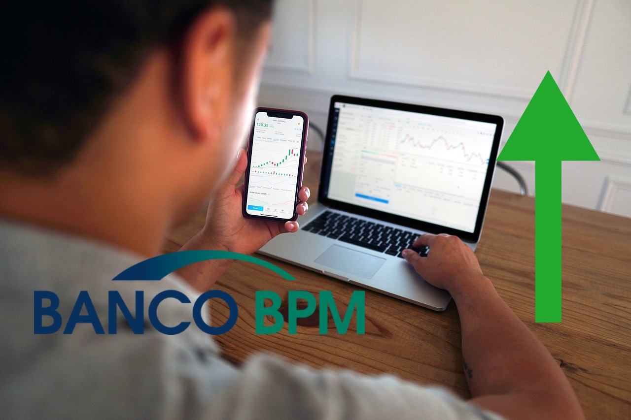 trader che investe e logo di Banco BPM