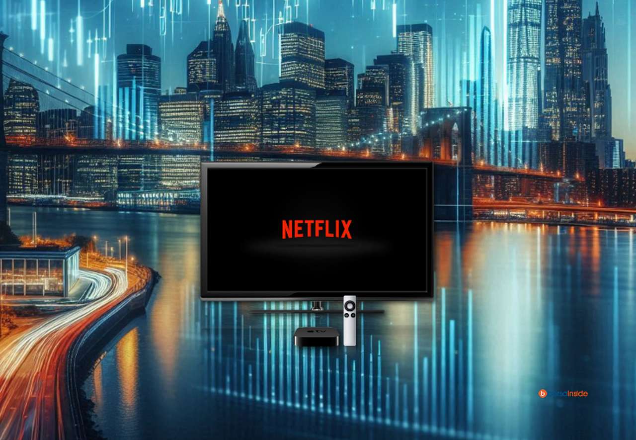 Una metropoli di notte vista dal mare con uno schermo col logo Netflix in sovrimpressione