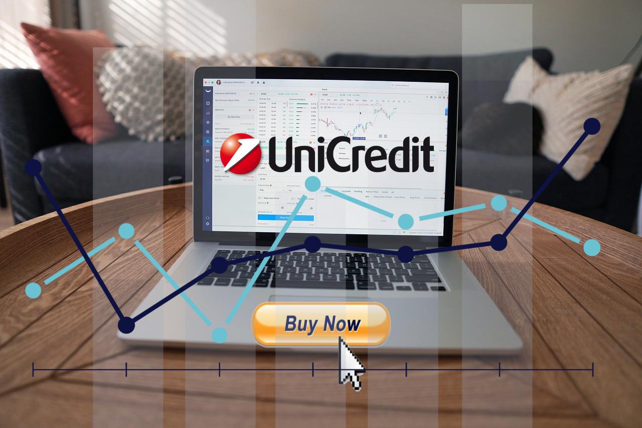 logo di Unicredit su laptop