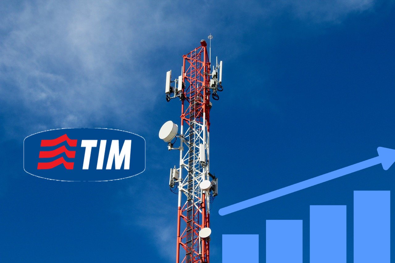 antenna telecomunicazioni e logo di TIM