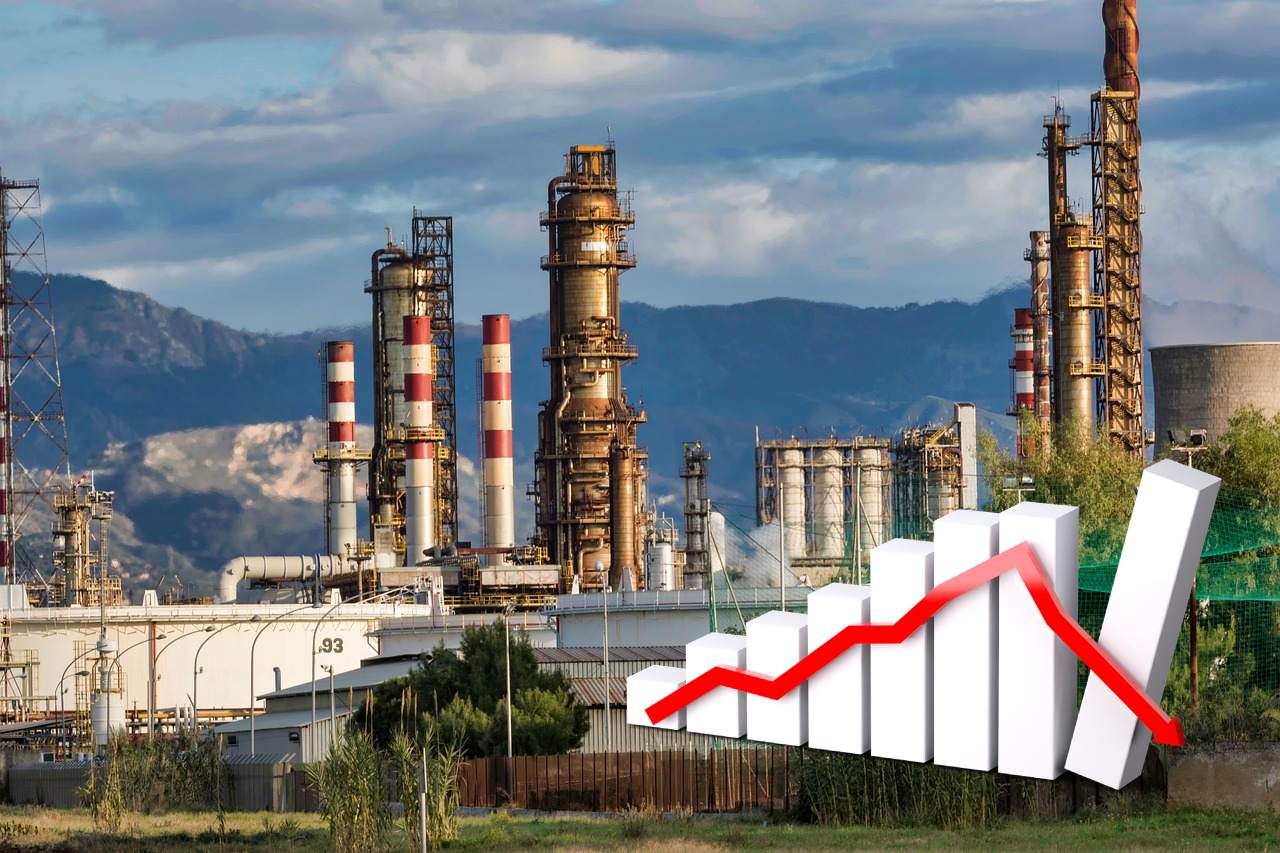 raffineria di petrolio e grafico al ribasso