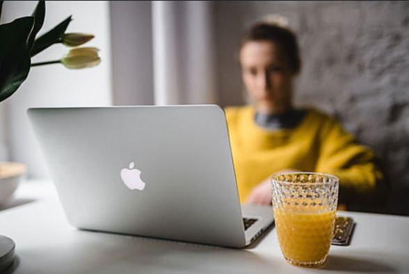 Smart working, sconto sulle tasse per chi lavora da casa ma solo in alcuni casi. Ecco chi ne può beneficiare