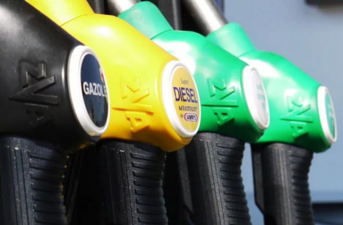 Caro carburanti: ancora aumenti e il prezzo del gasolio supera quello della benzina