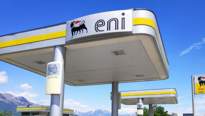 Eni si rifiuterà di pagare il gas in rubli. L'Europa intanto chiede maggiori forniture di gas dagli Usa