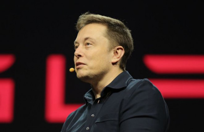 Nella classifica di Forbes dei miliardari Elon Musk per la prima volta in cima